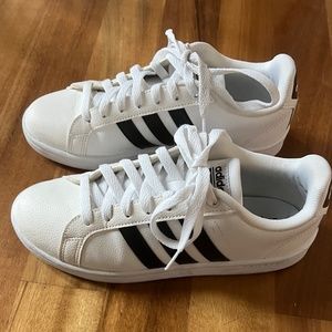 Adidas Women’s Leather 8.5 Sneaker